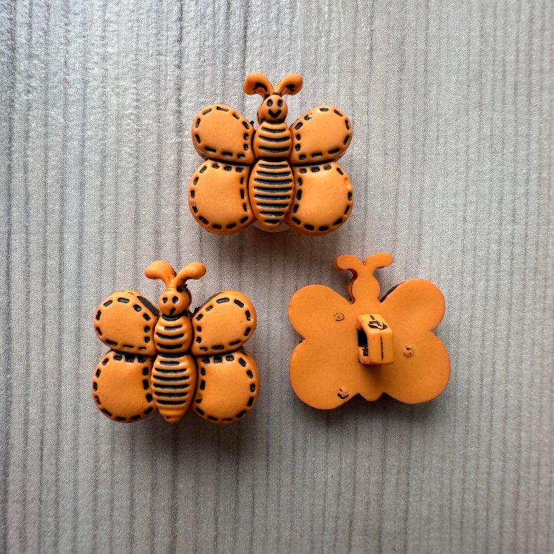 Plastik Knap Sommerfugl Orange - 15 mm