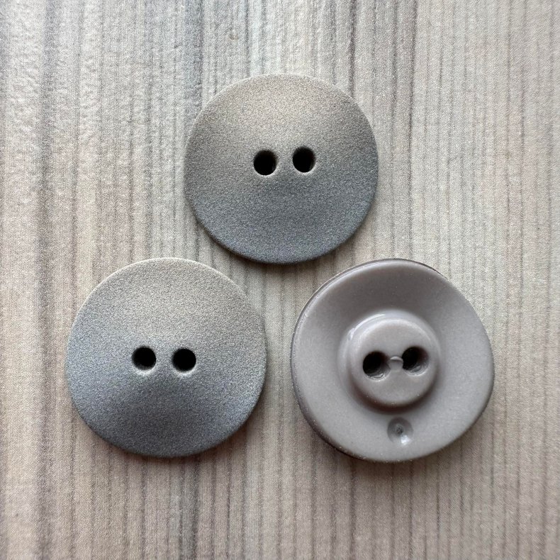 Plastik Knap Med Blget &amp; Ru Overflade Gr - 23 mm