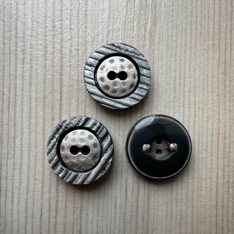 Plastik Knap Med Metal Look - 18 mm
