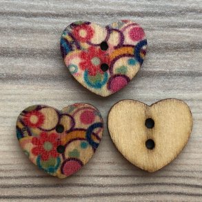 Tr Knap Hjerte med Mnster - 17 mm