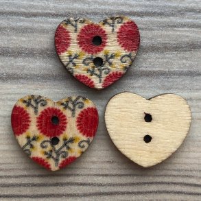 Tr Knap Hjerte med Mnster - 17 mm