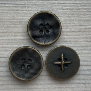 Plastik Knap Med Ru Stribet Mnster i Guldlook - 15 mm