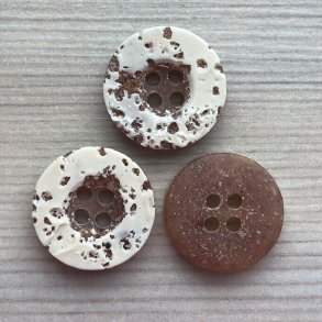 Plastik Knap Med Struktur Mnster Beige - 17 mm