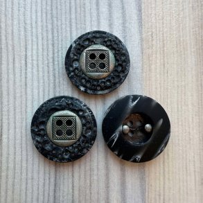 Plastik knap, sort med metal i midte - 20 mm