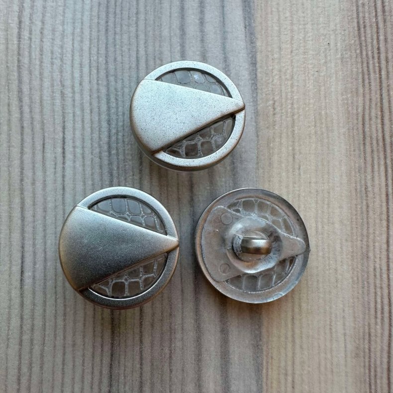 Plastik Knap med monteringsje - 15 mm