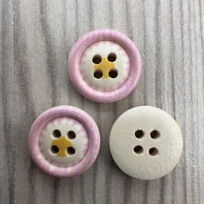 Tr Knap Rund Blomst Lyserd - 15 mm 