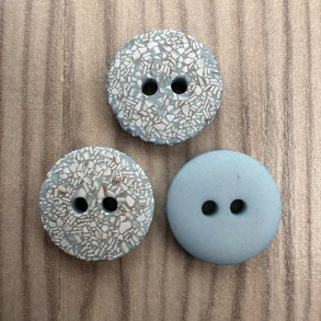 Plastik knap, bl med hvide pletter - 15 mm