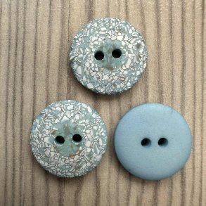 Plastik knap, bl med hvide pletter - 20 mm