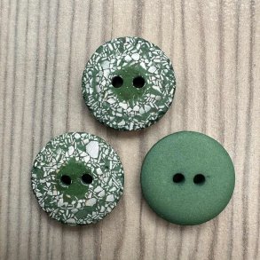 Plastik knap, grn med hvide pletter - 20 mm