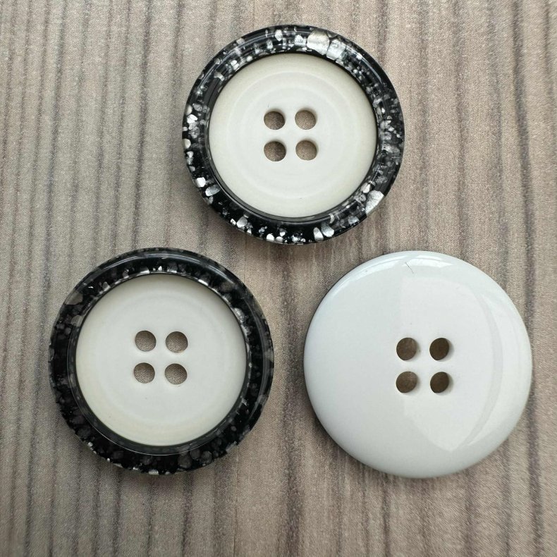 Plastik Knap Mnsterkant Hvid - 22 mm