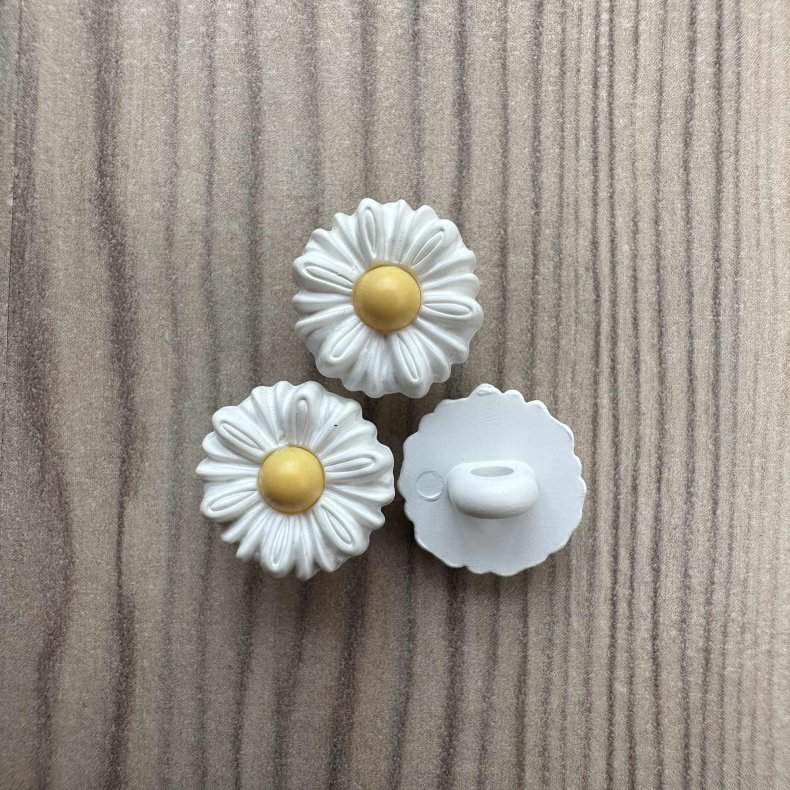 Plastik Knap Med Monteringsje Blomst - 13 mm