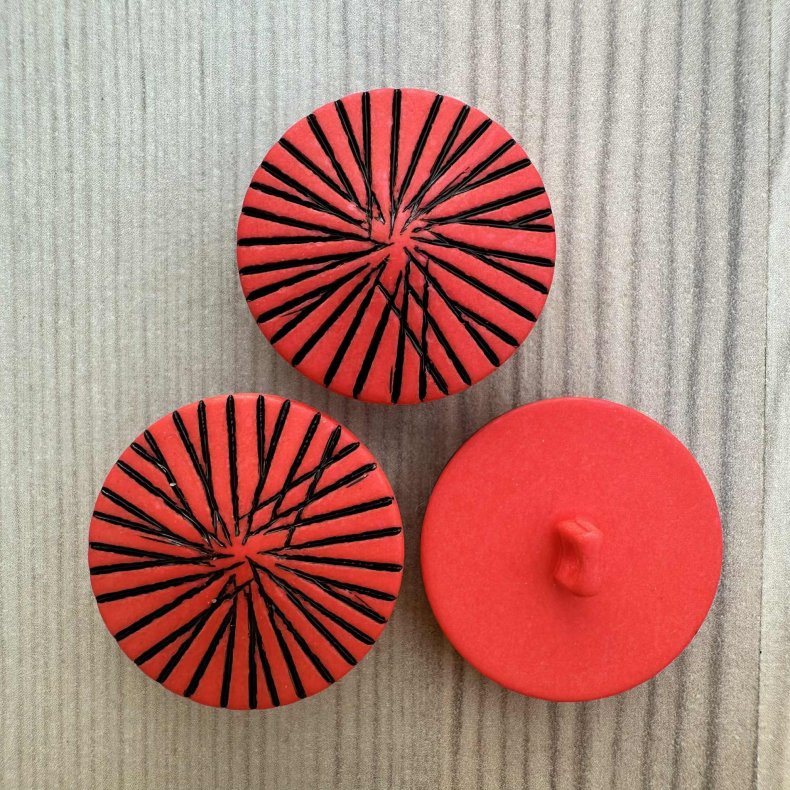 Plastik Knap R�d med monterings�je - 18 mm