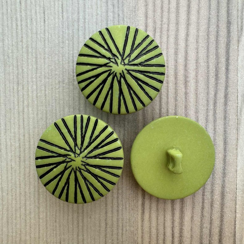 Plastik Knap Gr�n med monterings�je - 18 mm