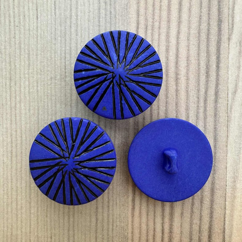 Plastik Knap Bl� med monterings�je - 18 mm