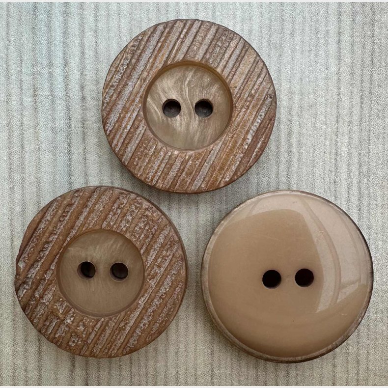 Plastik Knap Med Struktur Overflade Brun - 20 mm