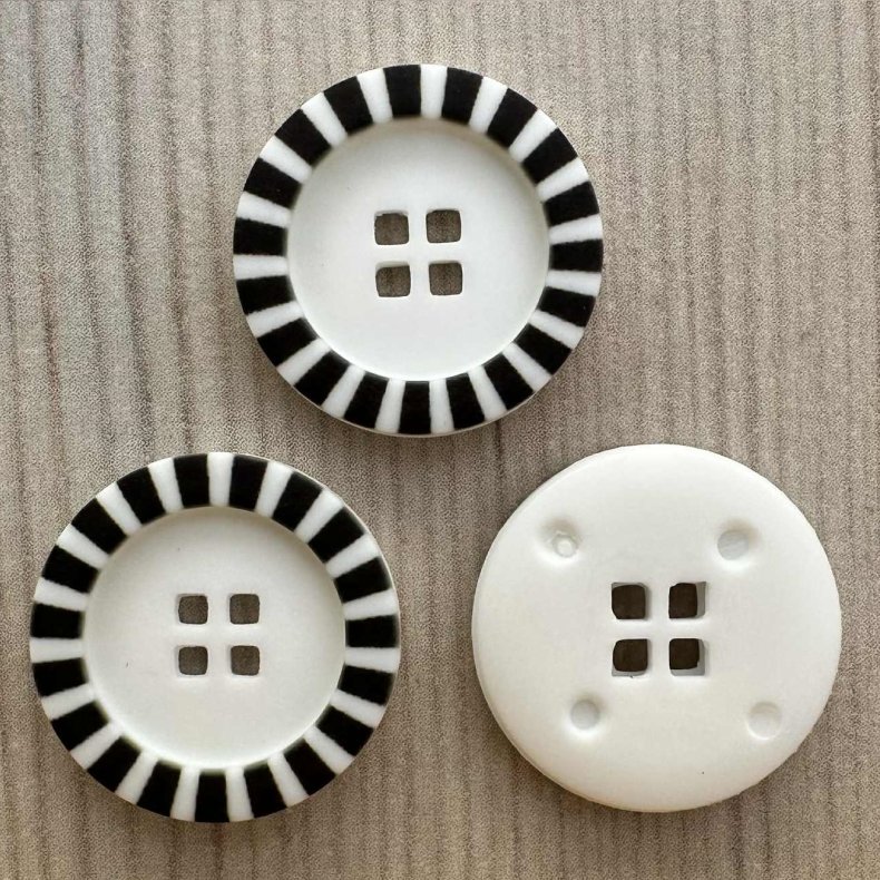 Plastik Knap med Tern - 18 mm