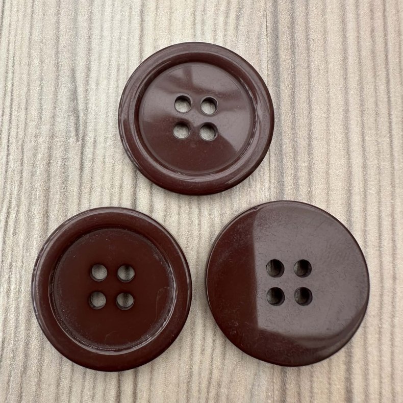 Plastik Knap Brun - 25 mm