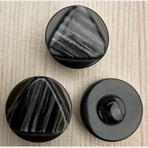 Plastik knap Perlemorssort - 18 mm