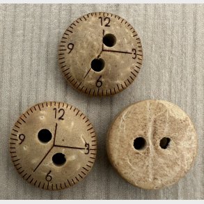 Kokos Knap Med Klokken - 11 mm