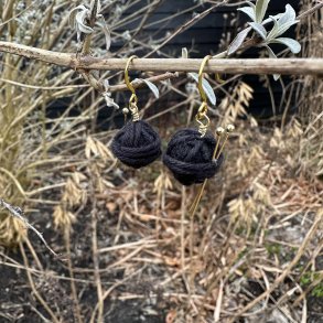 �reringe med garnn�gle - Sort